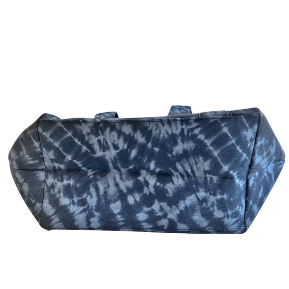 Victoria’s Secret NWT Tie Dye Blue Large Weekender Zipper Tote Shoulder Bag - Picture 5 of 10